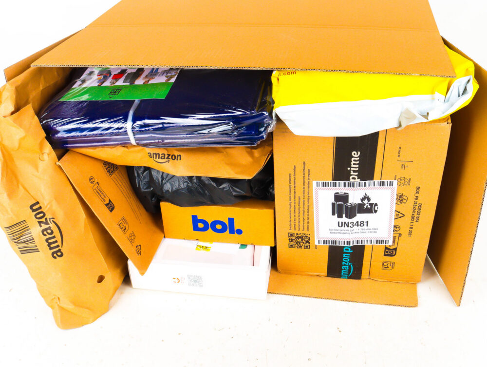 XL Doos met Ongeopende Postpakketten