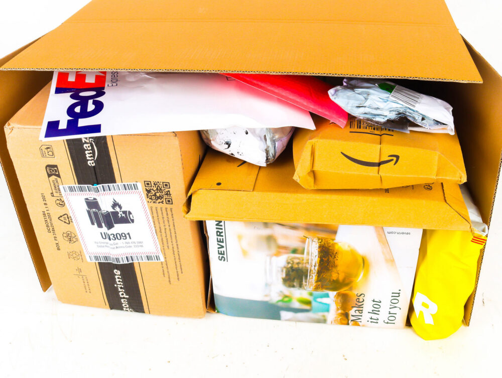 XL Doos met Ongeopende Postpakketten