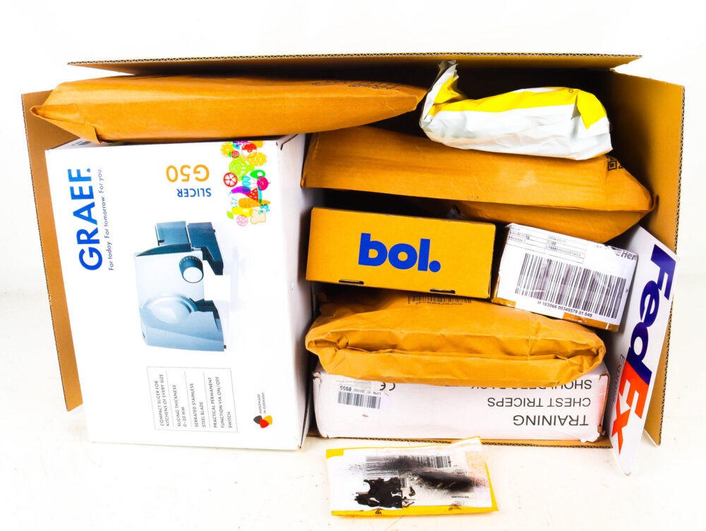 XL Doos met Ongeopende Postpakketten
