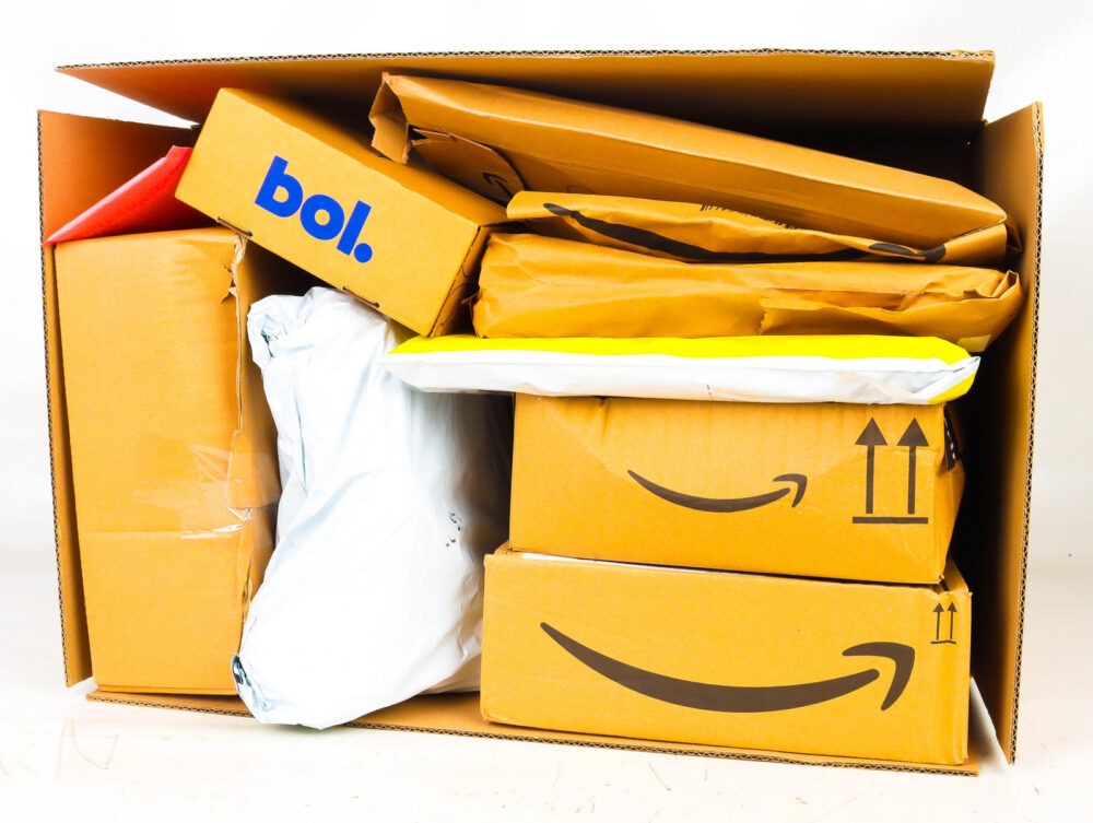 XL Doos met Ongeopende Postpakketten