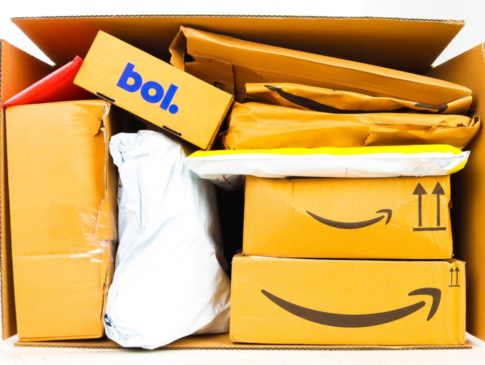 XL Doos met Ongeopende Postpakketten
