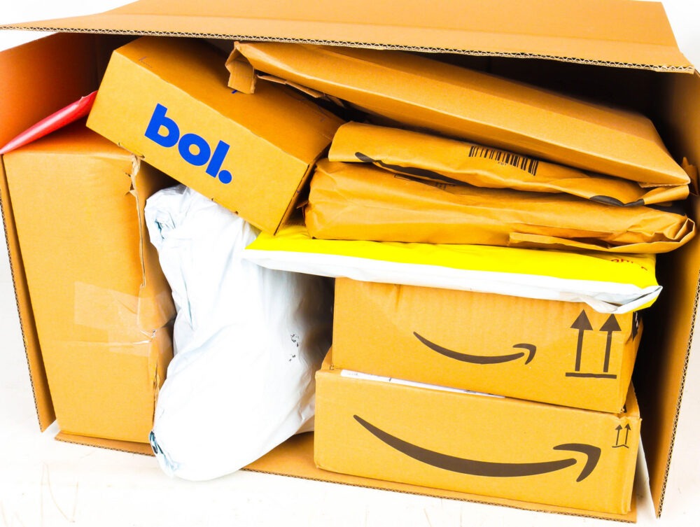 XL Doos met Ongeopende Postpakketten
