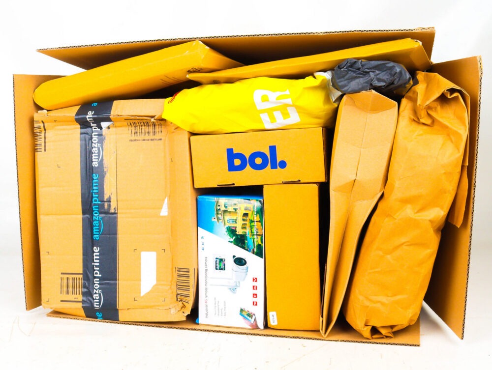 XL Doos met Ongeopende Postpakketten