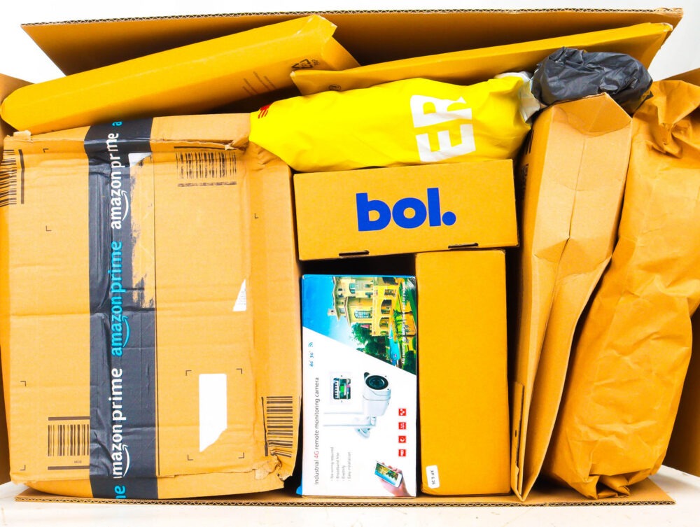 XL Doos met Ongeopende Postpakketten