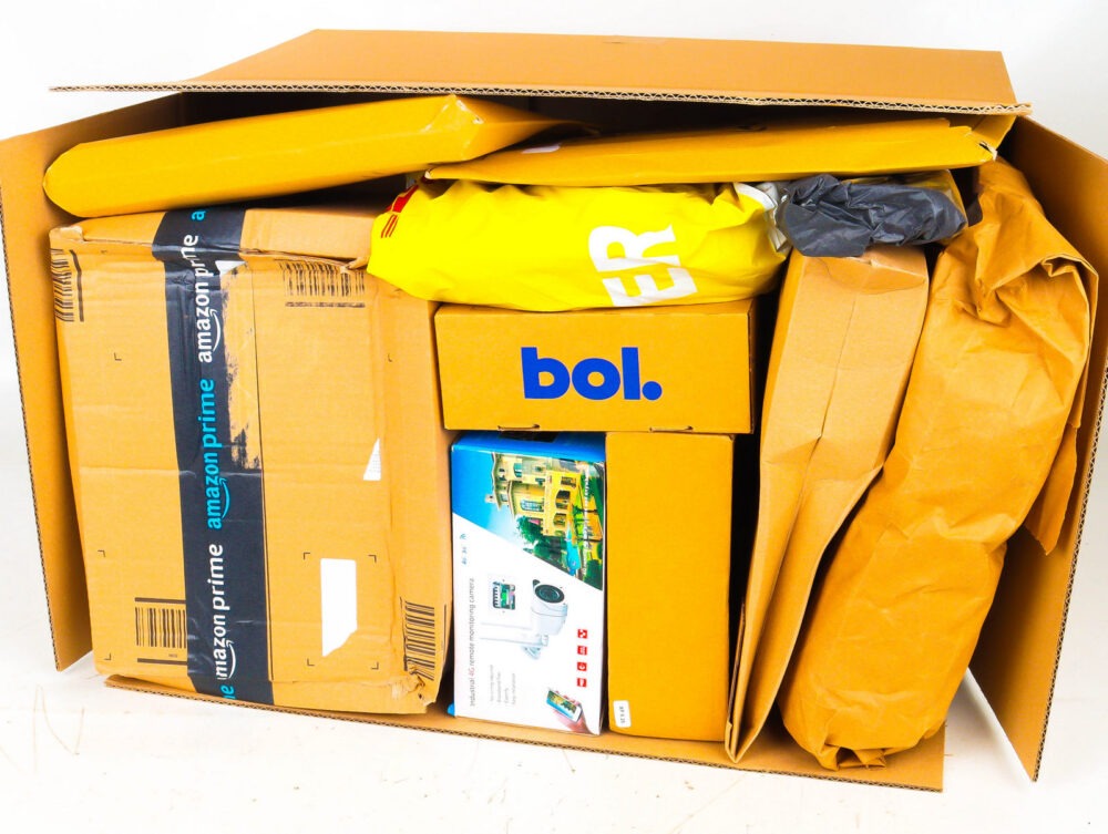 XL Doos met Ongeopende Postpakketten