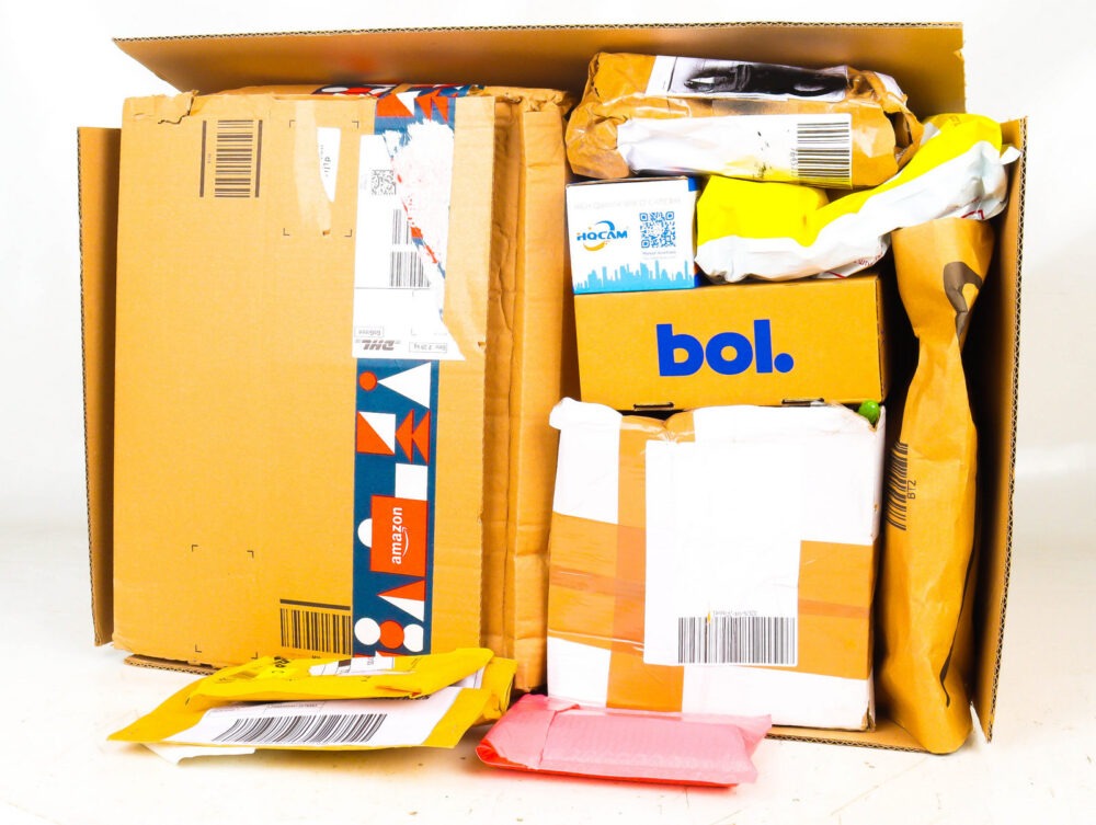 XL Doos met Ongeopende Postpakketten
