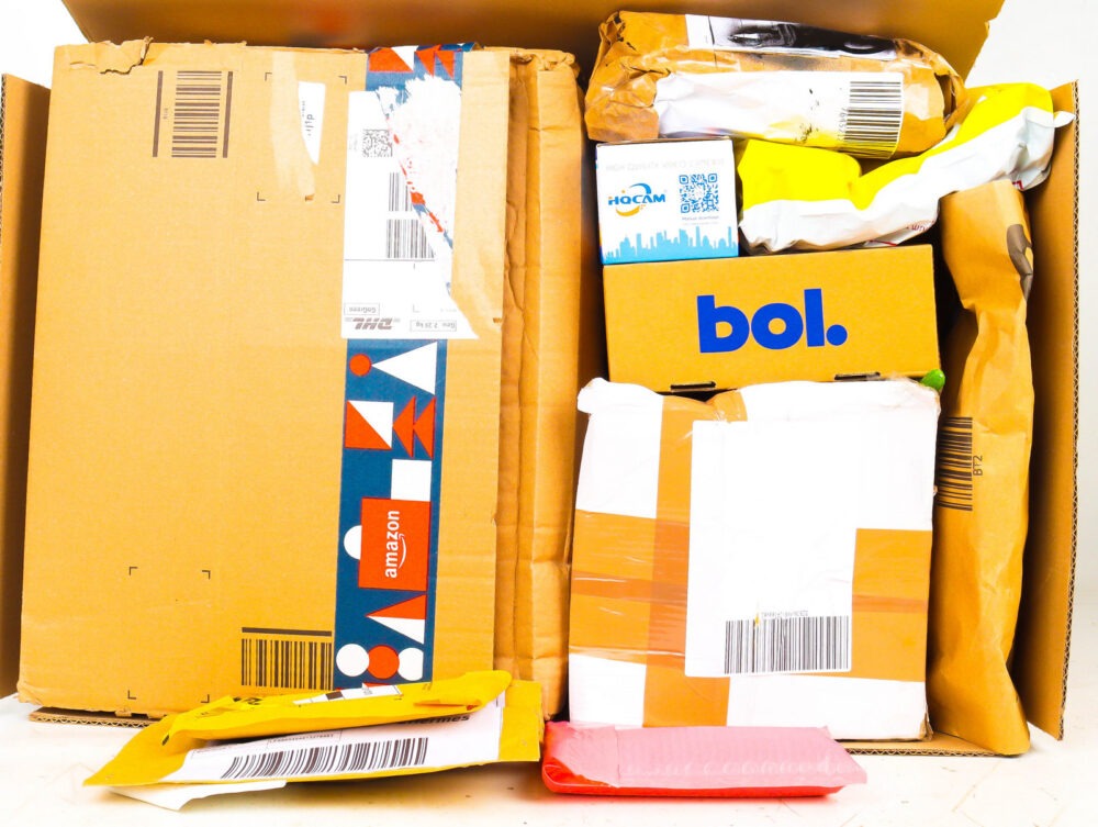 XL Doos met Ongeopende Postpakketten