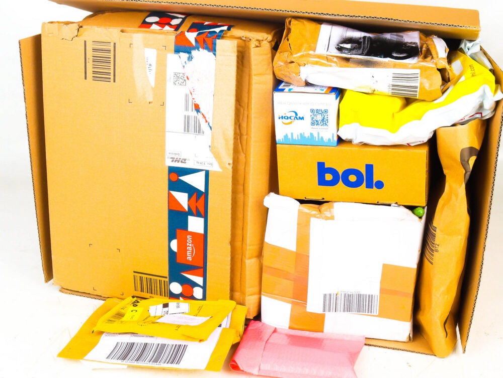 XL Doos met Ongeopende Postpakketten