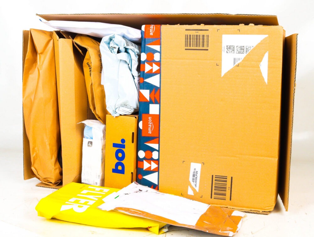XL Doos met Ongeopende Postpakketten