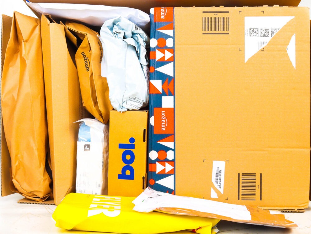 XL Doos met Ongeopende Postpakketten