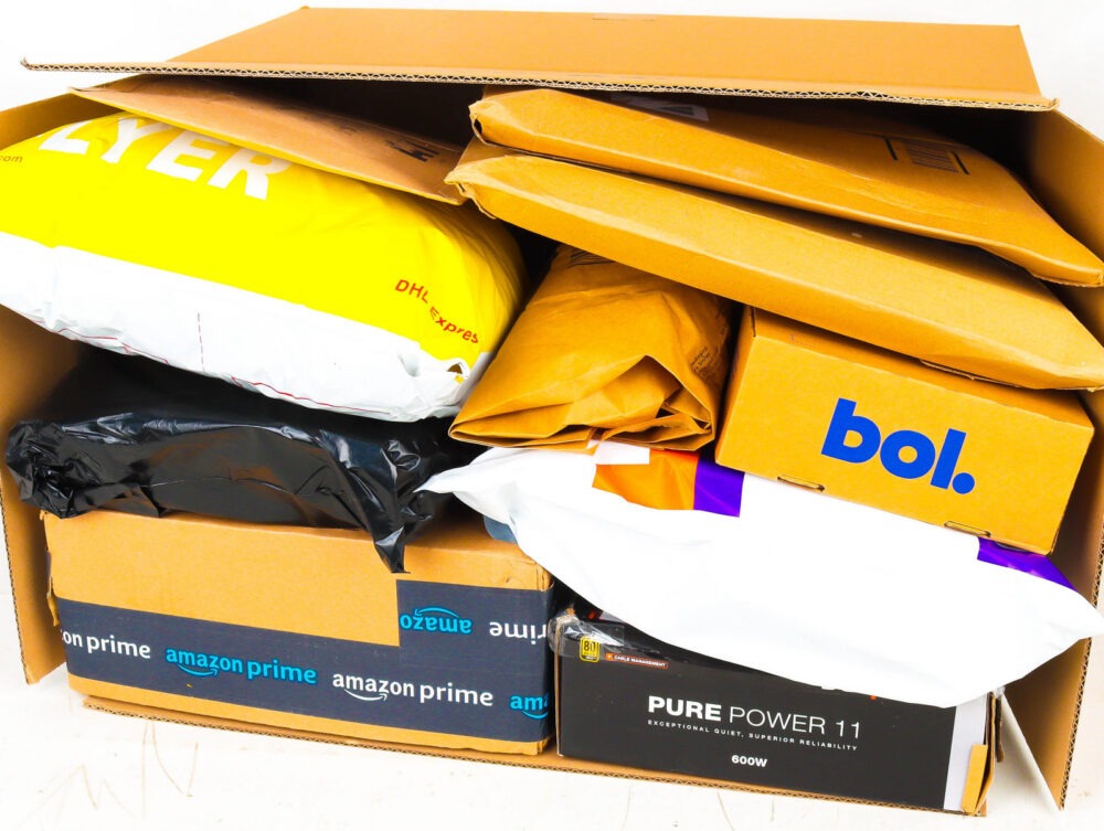 XL Doos met Ongeopende Postpakketten
