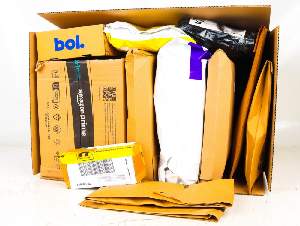 XL Doos met Ongeopende Postpakketten