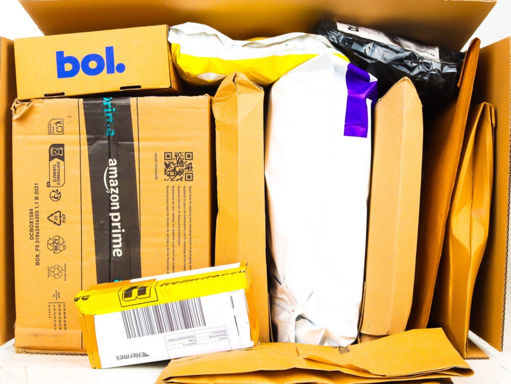 XL Doos met Ongeopende Postpakketten