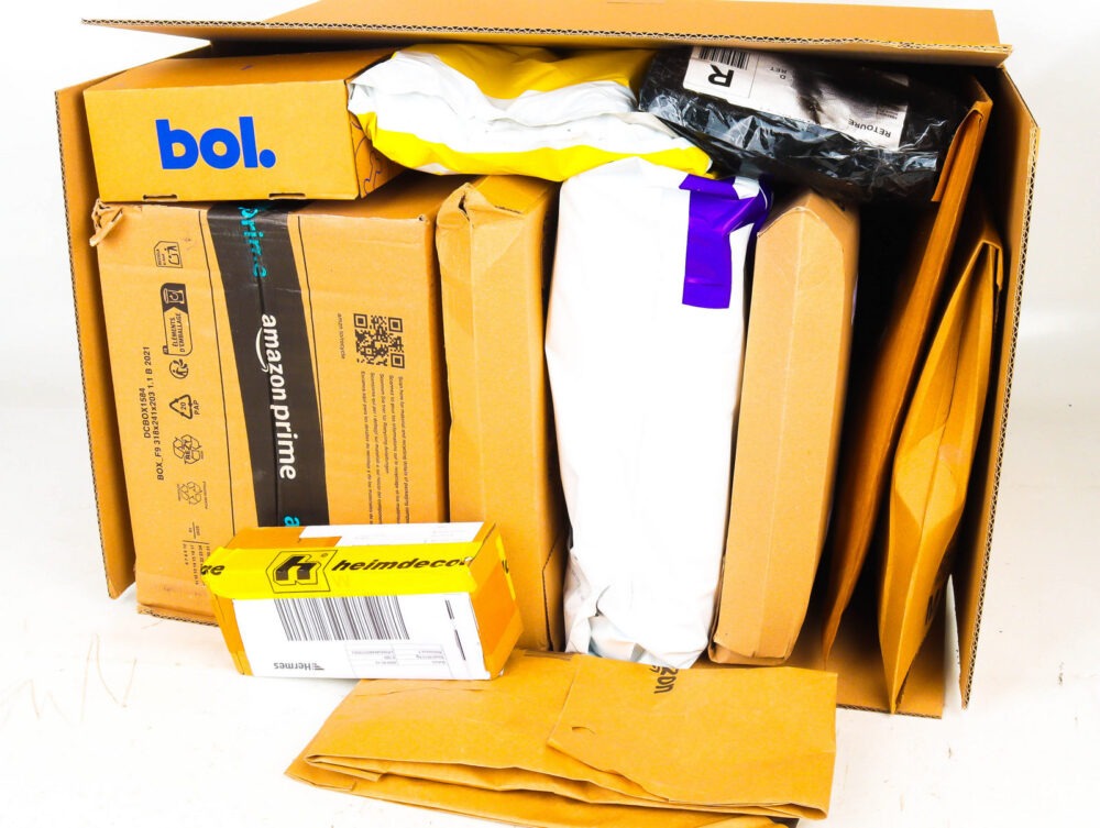 XL Doos met Ongeopende Postpakketten