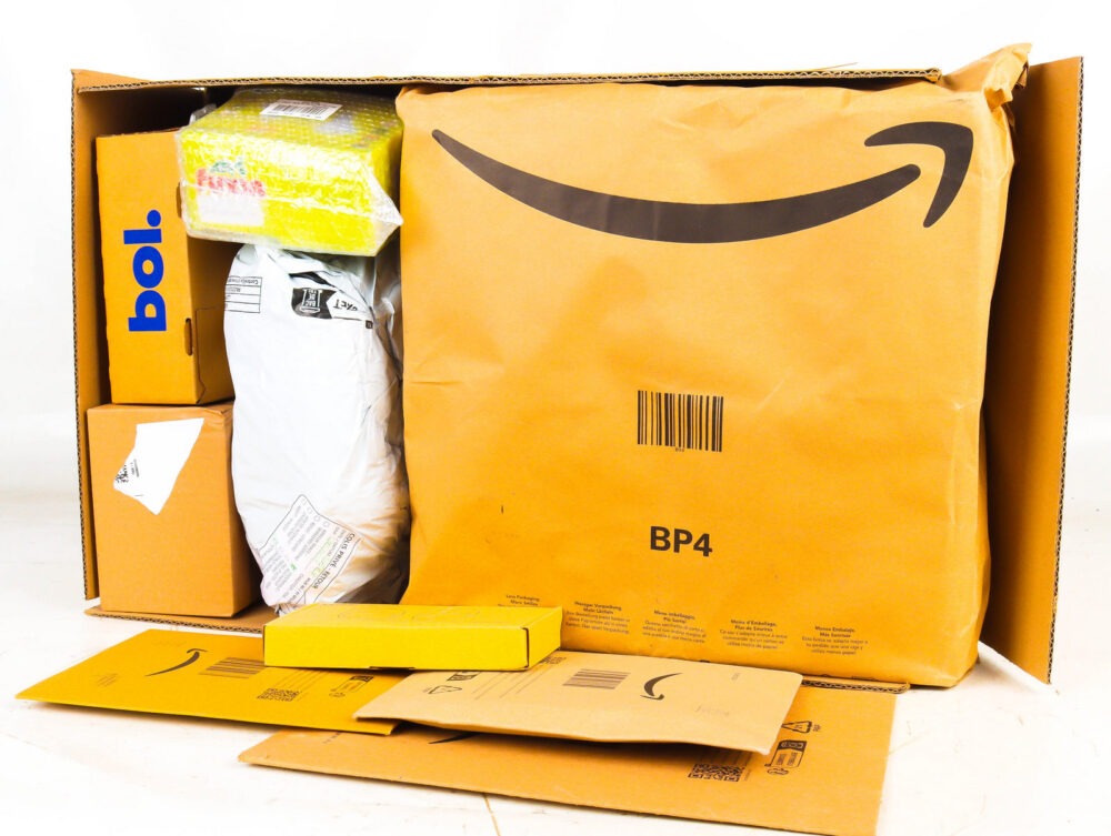 XL Doos met Ongeopende Postpakketten