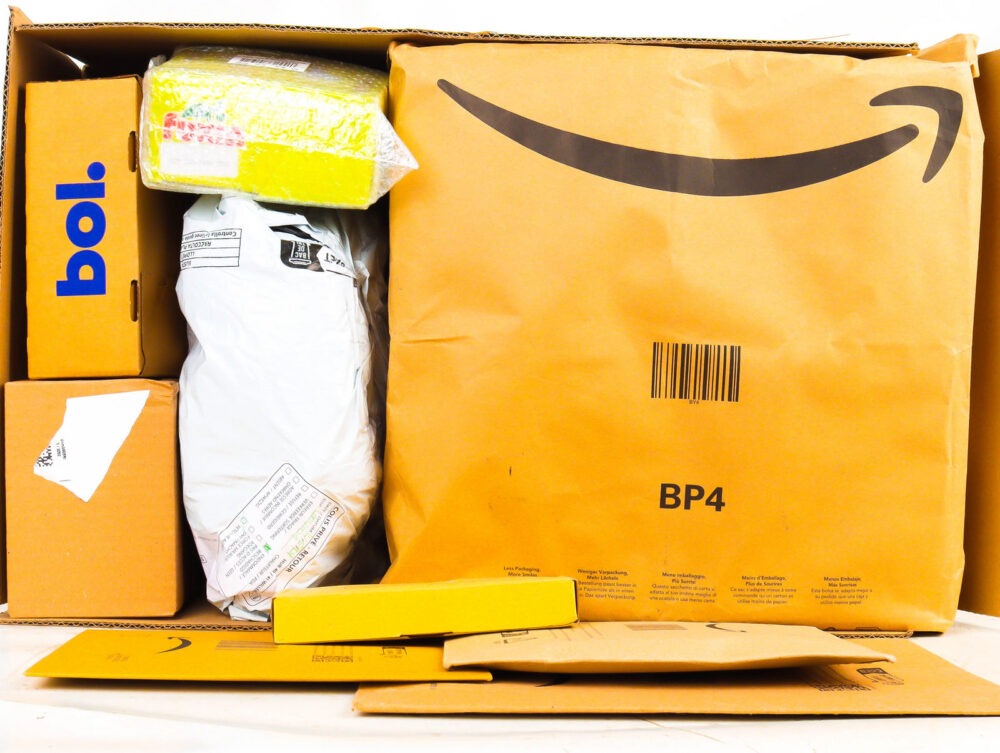 XL Doos met Ongeopende Postpakketten