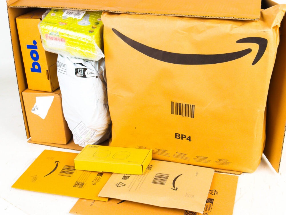 XL Doos met Ongeopende Postpakketten