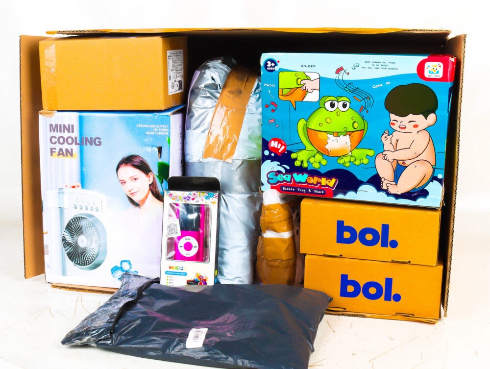 XL Doos met Ongeopende Postpakketten