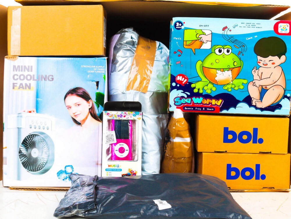 XL Doos met Ongeopende Postpakketten