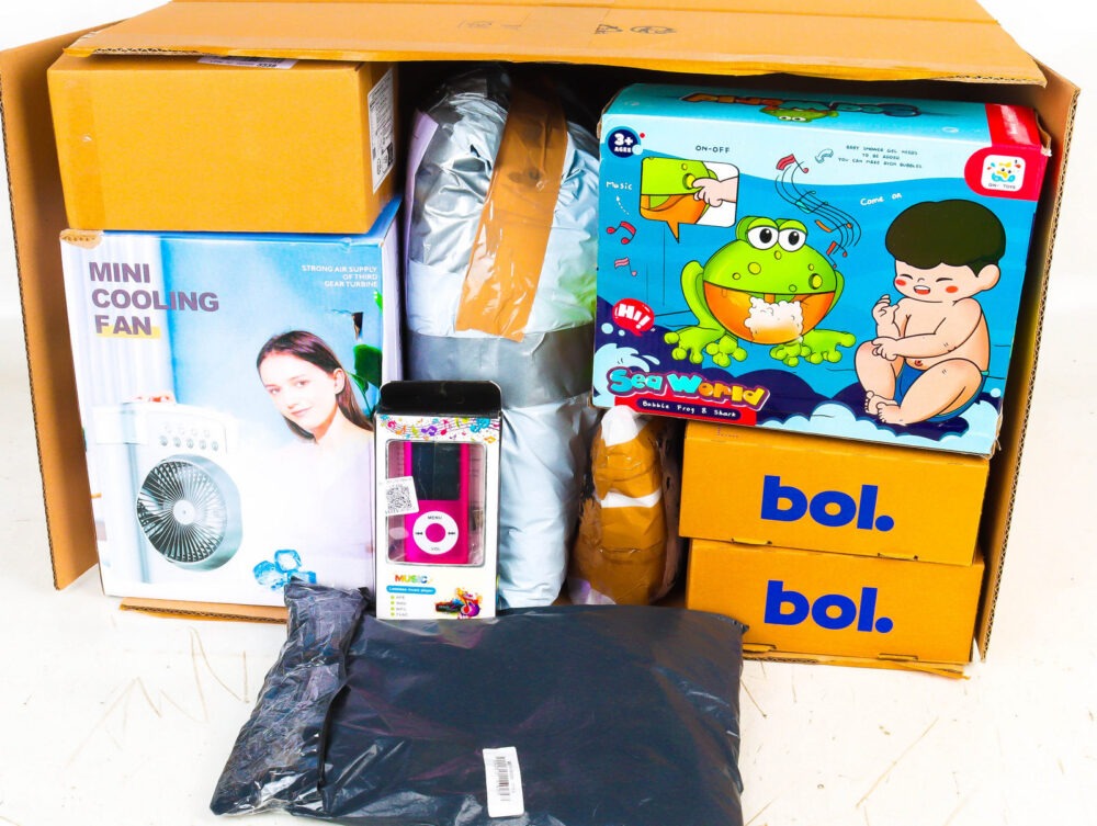 XL Doos met Ongeopende Postpakketten