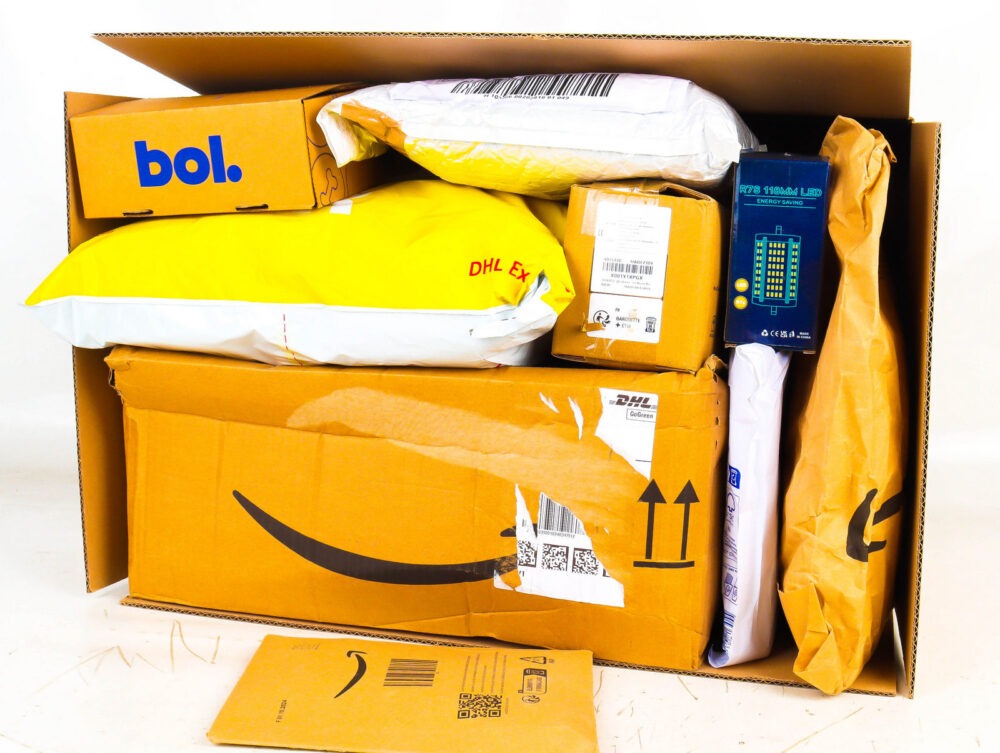 XL Doos met Ongeopende Postpakketten