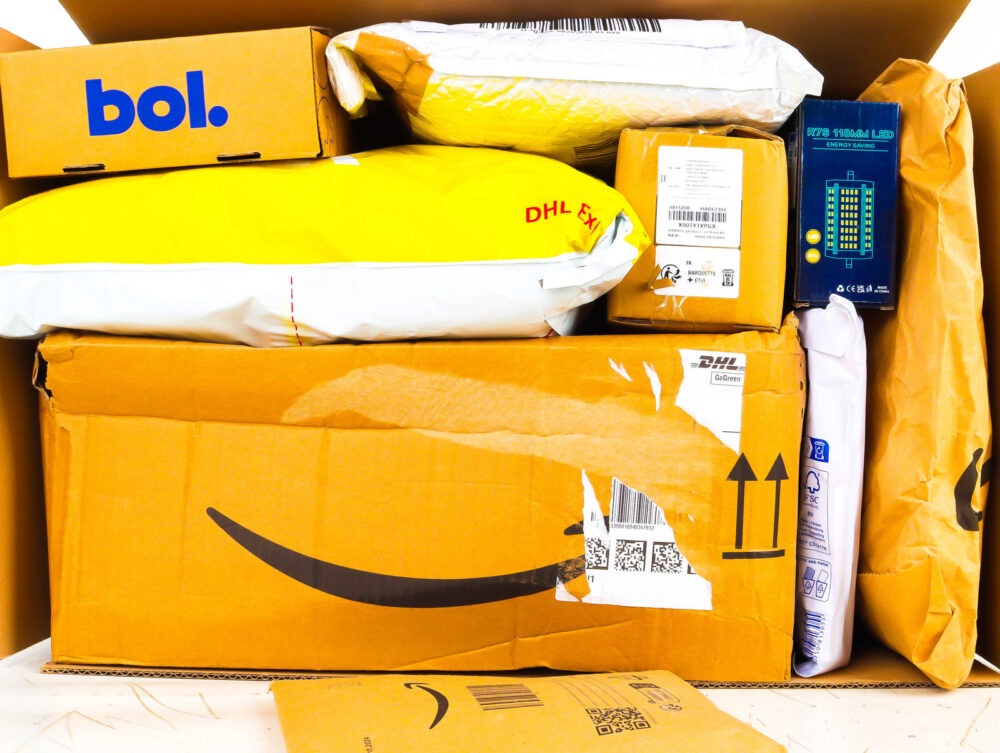 XL Doos met Ongeopende Postpakketten
