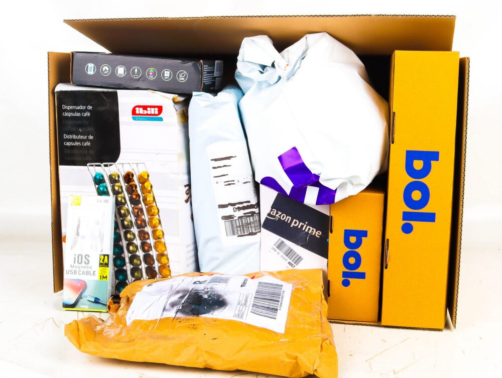 XL Doos met Ongeopende Postpakketten
