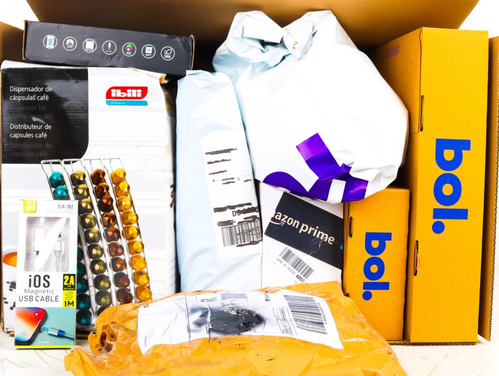 XL Doos met Ongeopende Postpakketten