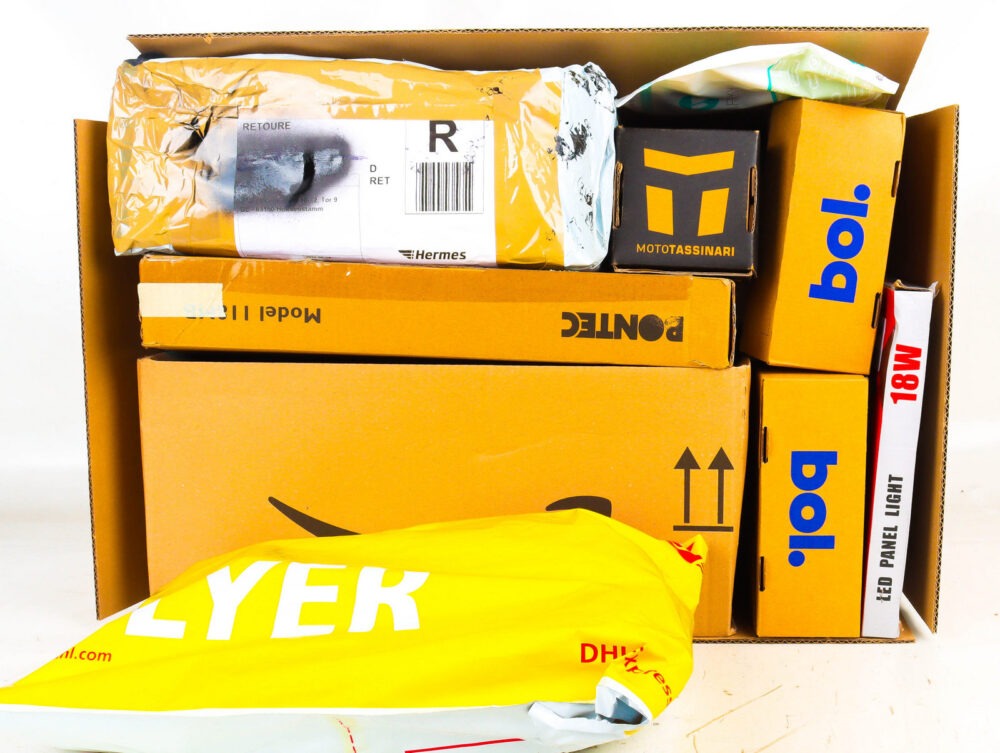 XL Doos met Ongeopende Postpakketten