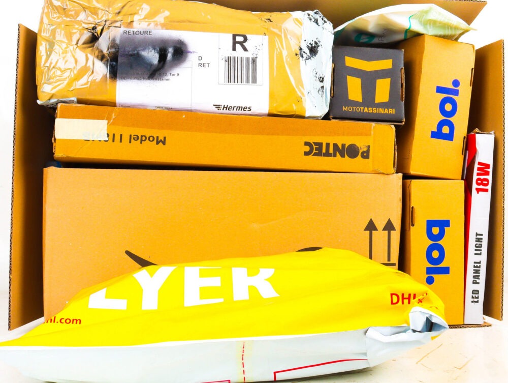 XL Doos met Ongeopende Postpakketten