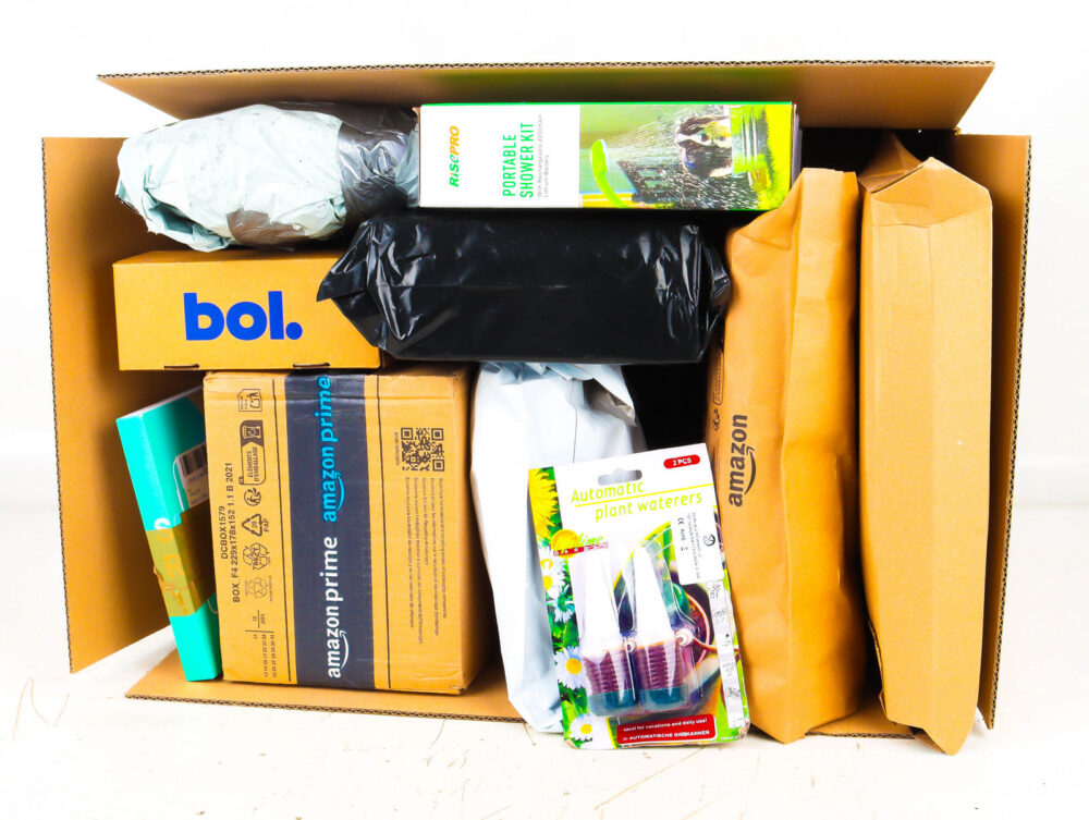 XL Doos met Ongeopende Postpakketten