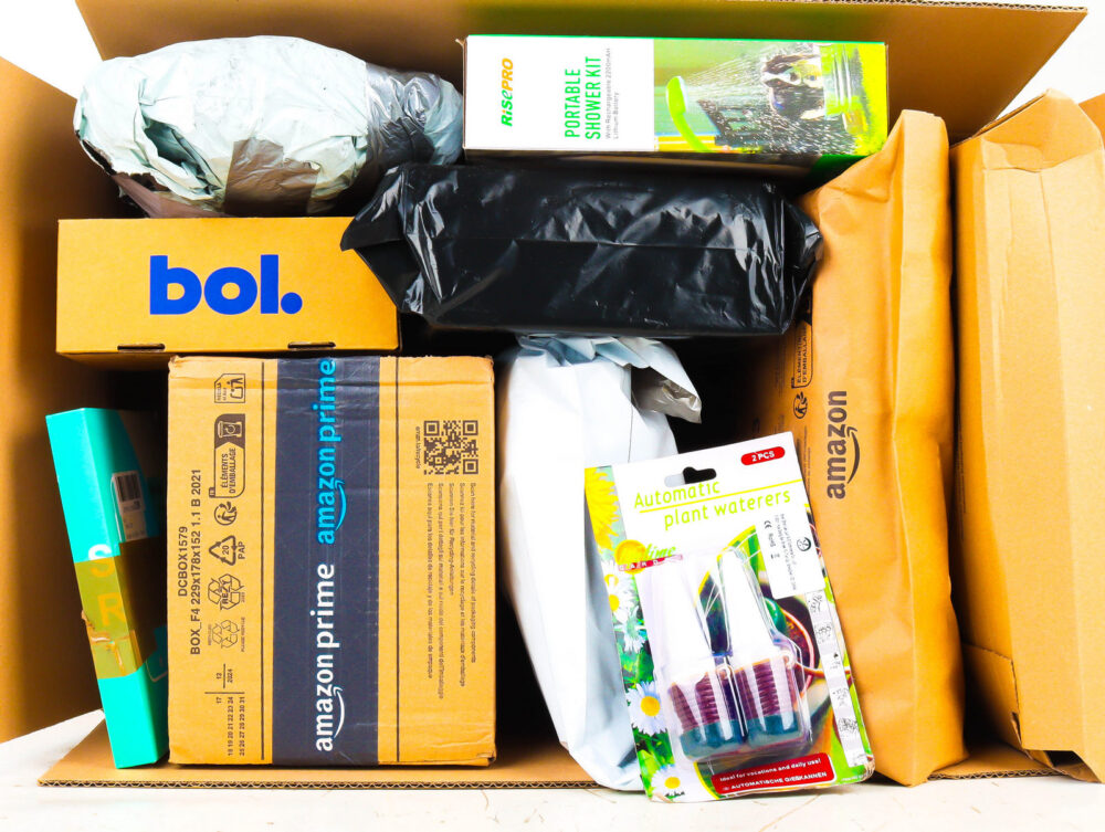 XL Doos met Ongeopende Postpakketten