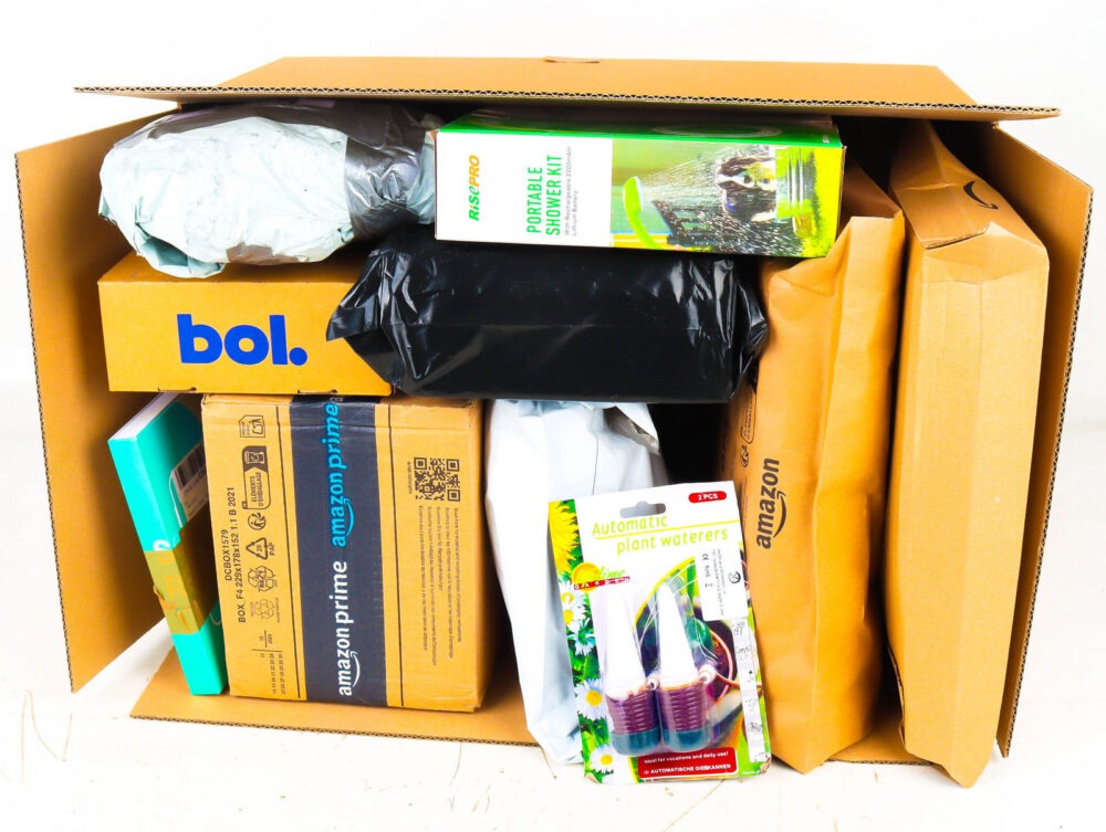 XL Doos met Ongeopende Postpakketten