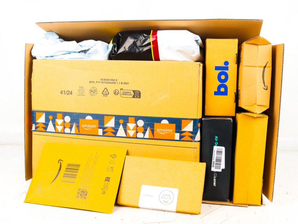 XL Doos met Ongeopende Postpakketten