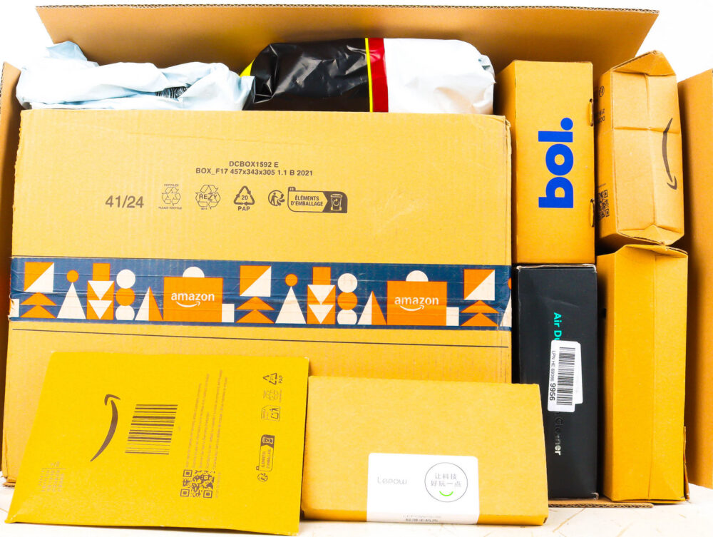 XL Doos met Ongeopende Postpakketten