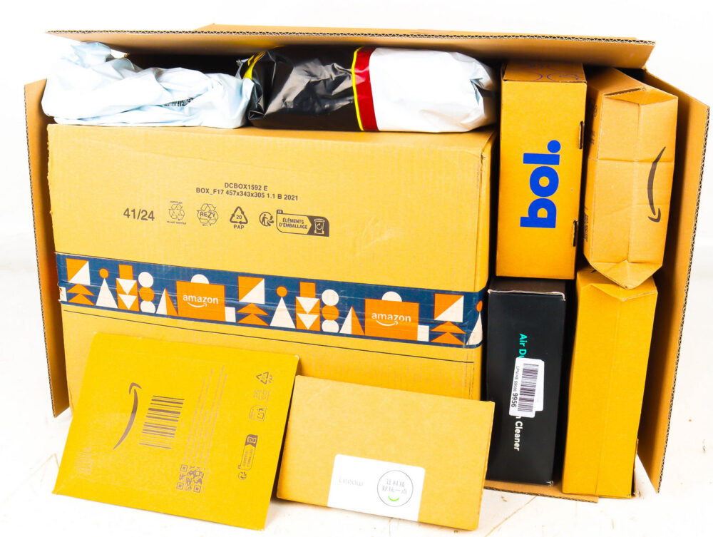 XL Doos met Ongeopende Postpakketten