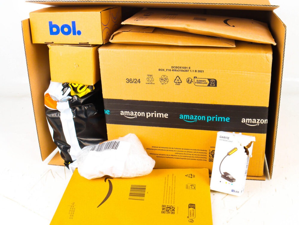 XL Doos met Ongeopende Postpakketten
