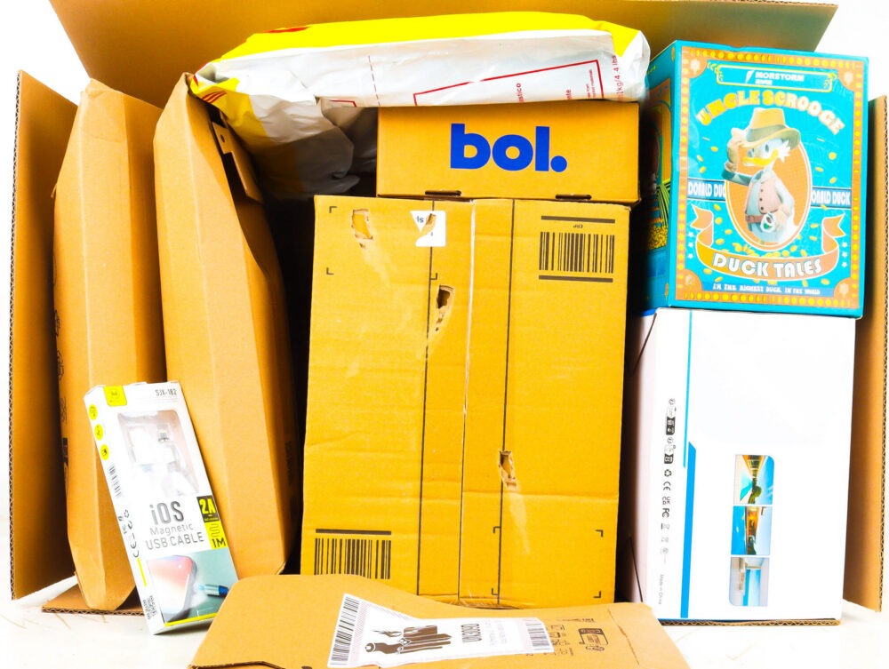 XL Doos met Ongeopende Postpakketten