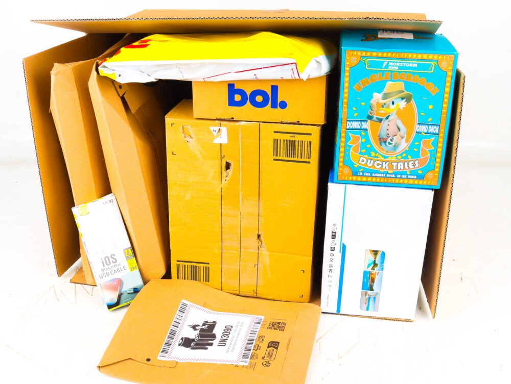 XL Doos met Ongeopende Postpakketten