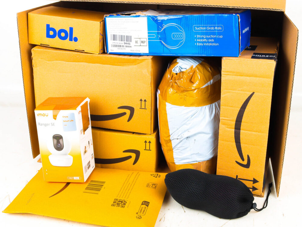 XL Doos met Ongeopende Postpakketten