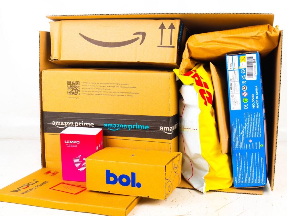 XL Doos met Ongeopende Postpakketten