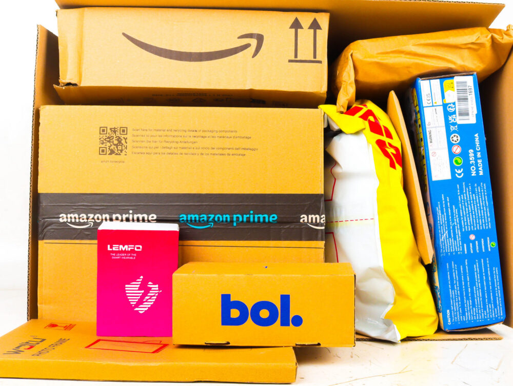 XL Doos met Ongeopende Postpakketten