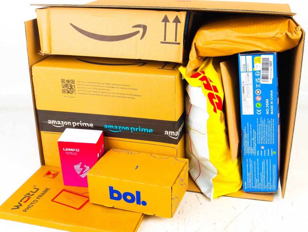 XL Doos met Ongeopende Postpakketten