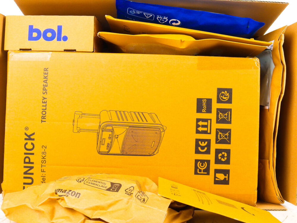 XL Doos met Ongeopende Postpakketten