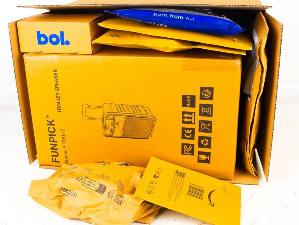 XL Doos met Ongeopende Postpakketten