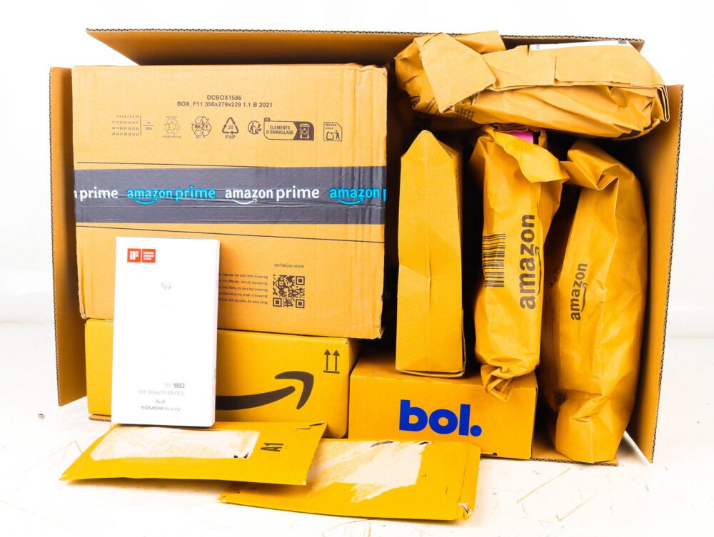 XL Doos met Ongeopende Postpakketten