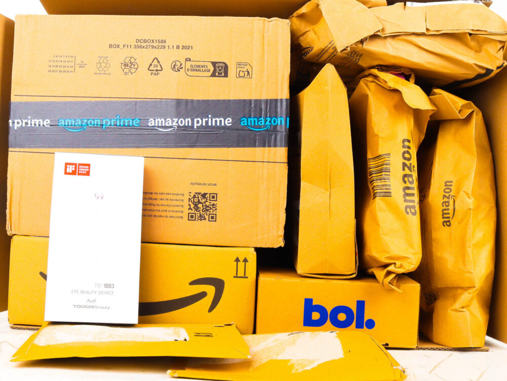 XL Doos met Ongeopende Postpakketten