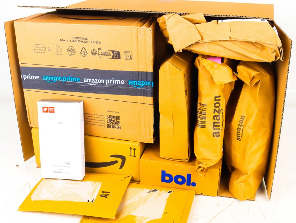 XL Doos met Ongeopende Postpakketten