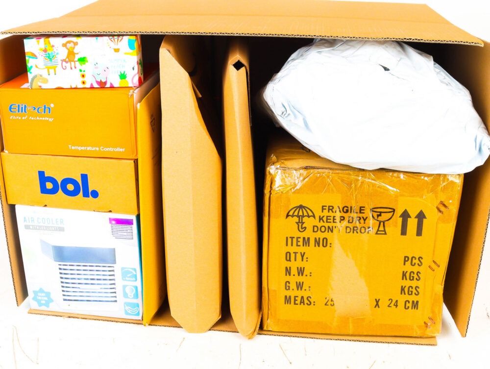 XL Doos met Ongeopende Postpakketten