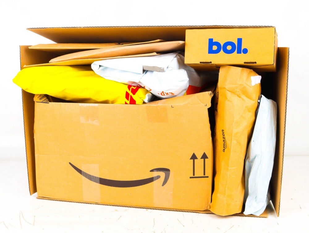 XL Doos met Ongeopende Postpakketten